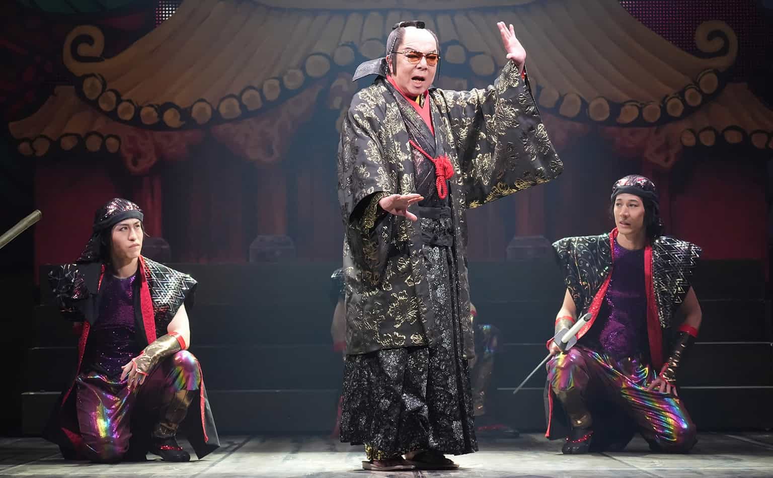 【古田新太】<span>劇団☆新感線 </span><span>『爆烈忠臣蔵～桜吹雪THUNDERSTRUCK』</span><span>変わらぬ想いを掲げて大集結！</span><span>「なんだってできる」舞台の上で、</span><span>劇団☆新感線の〝アレもコレも〟が、いま爆烈する|</span>